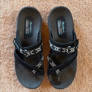 Skechers womens Reggae - Trailway Flip Flop with White Patterned Straps